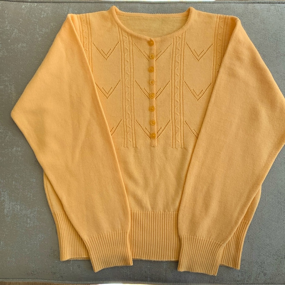 VTG. 100% Wool Sweater